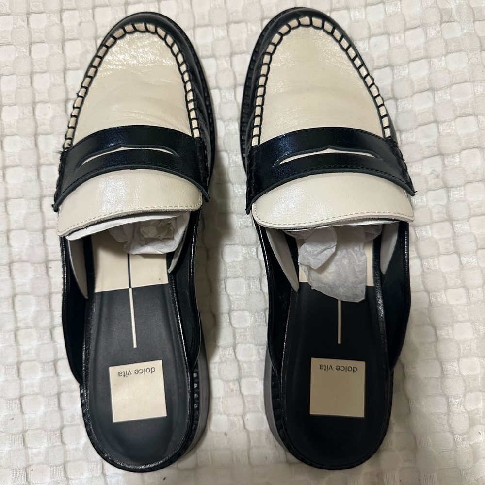 Dolce Vita Two-Tone Black and Cream Havan Loafers sz 9